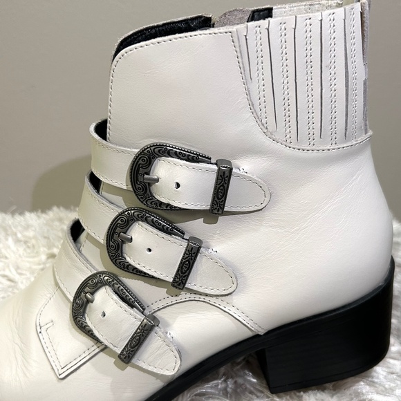 STEVE MADDEN -WHITE  BARK LOW HEEL WESTERN POINTED TOE ANKLE BOOTS - Picture 8 of 16